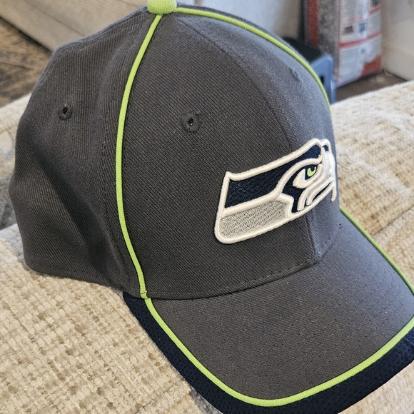 NWOT'S - NFL - NEW ERA SEAHAWKS ballcap - 39Thirty - Size M-L - Picture 4 of 6